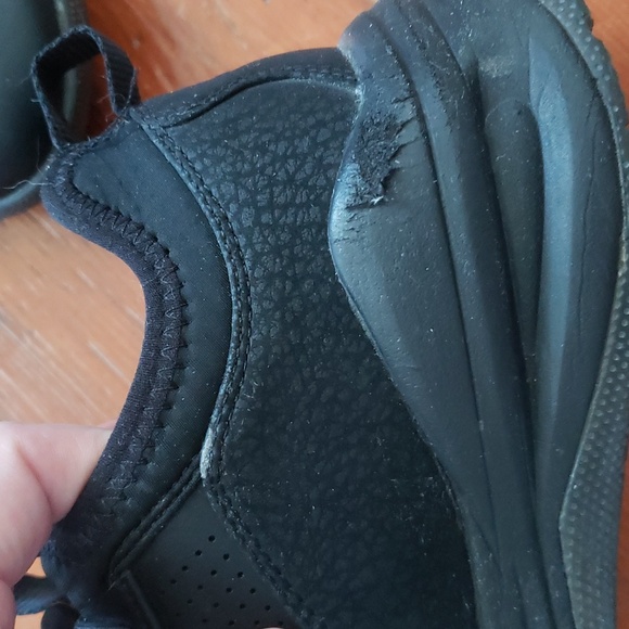 Clove Sneakers Black Sz 7 womens - Picture 2 of 4